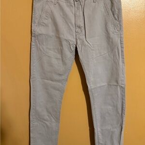 Levi Men's Classic Gray Chinos back button pockets 32/34